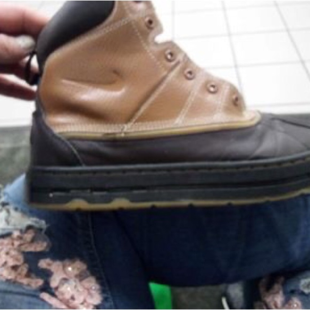 Nike wood style boots in great condition worn once